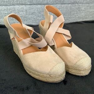 Chic Beige Wedge Sandals